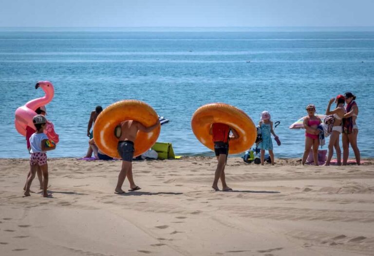 Fa Video Ai Bimbi In Spiaggia E Si Masturba Nel Suo Smartphone Video Di Rapporti Sessuali Con